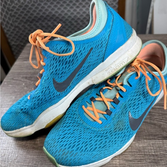 nike zoom running shoes  Size 7.5  Light Weight Running Trainers Blue Peach - Picture 9 of 9